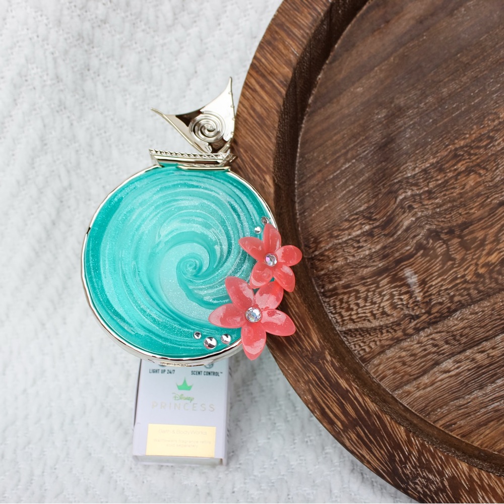 Disneys Moana Wallflower Plug - Retired Design